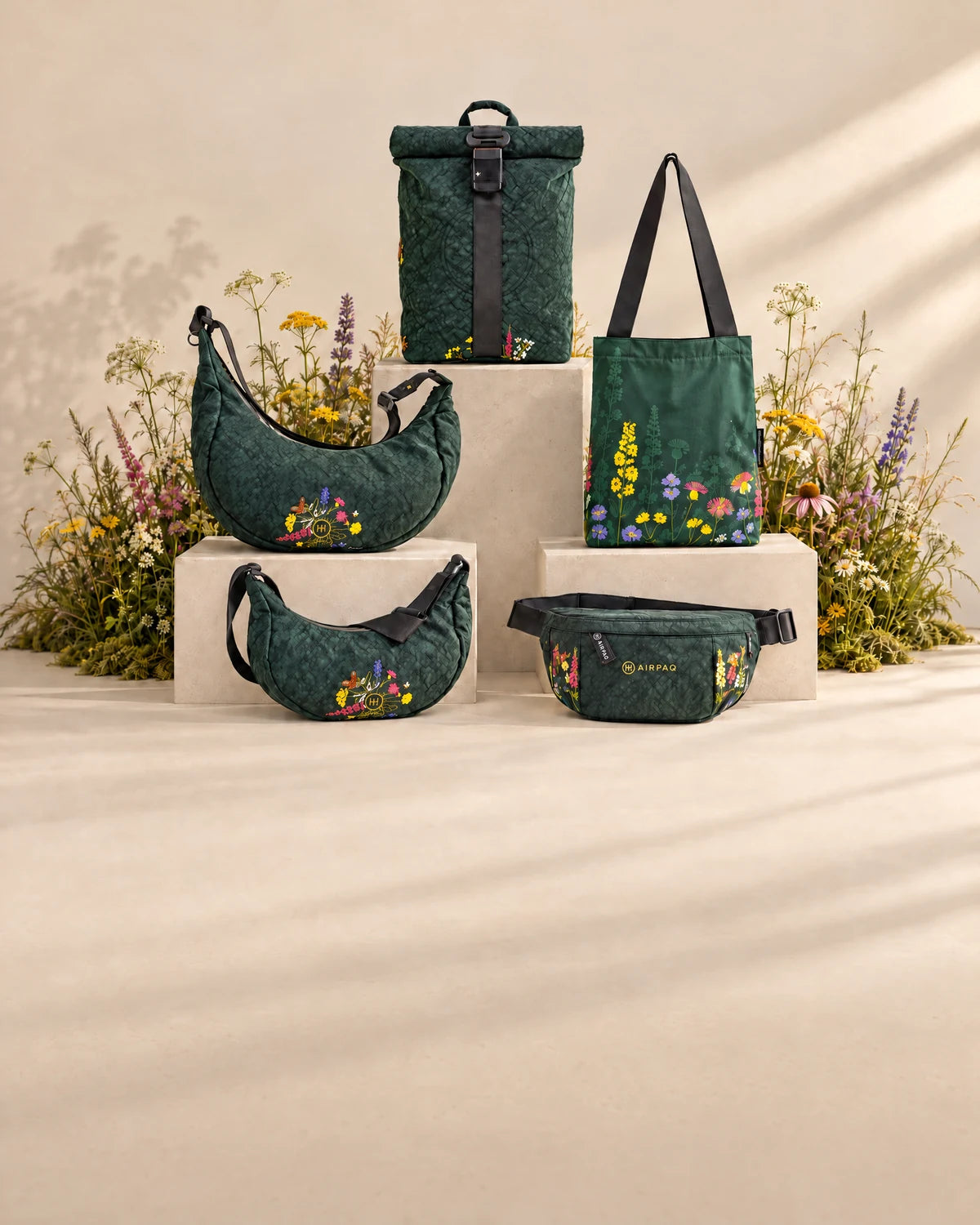 Robinga-Edition Auflage 2 – die fünf Taschen im Studio, Wildblumen als Requisite